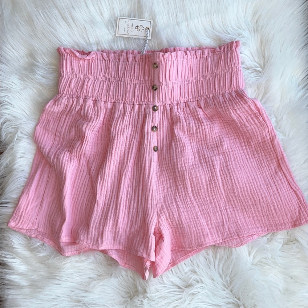 🆕Simply Southern Shorts Womens Size
S/M Pink High Waist Smocked Pull On Gauze